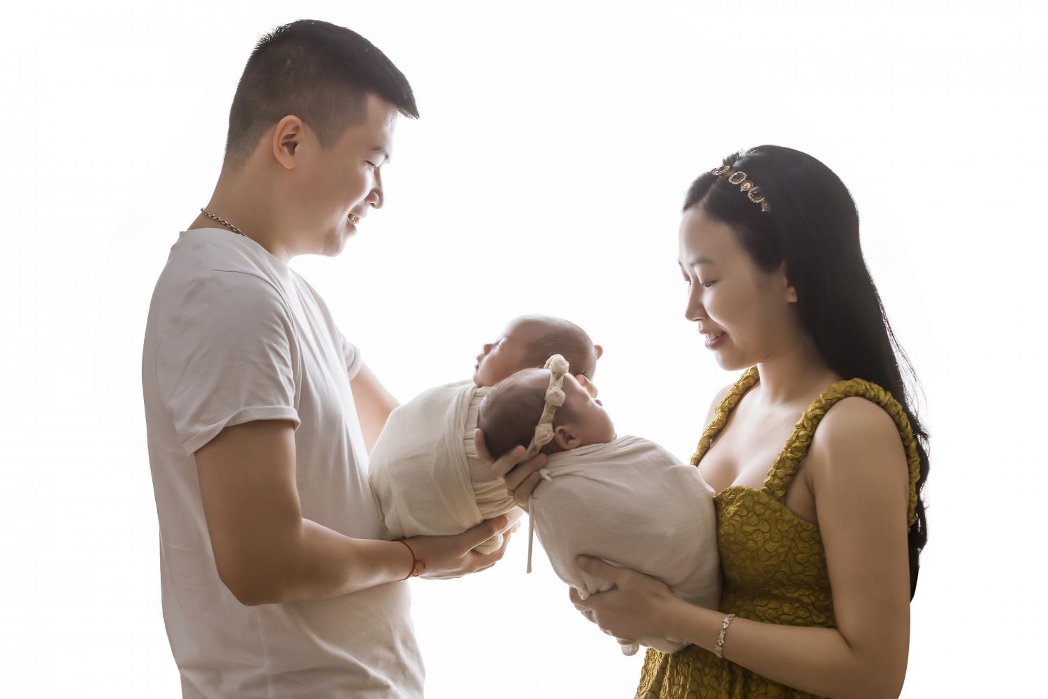 bé sinh đôi Huy Hà