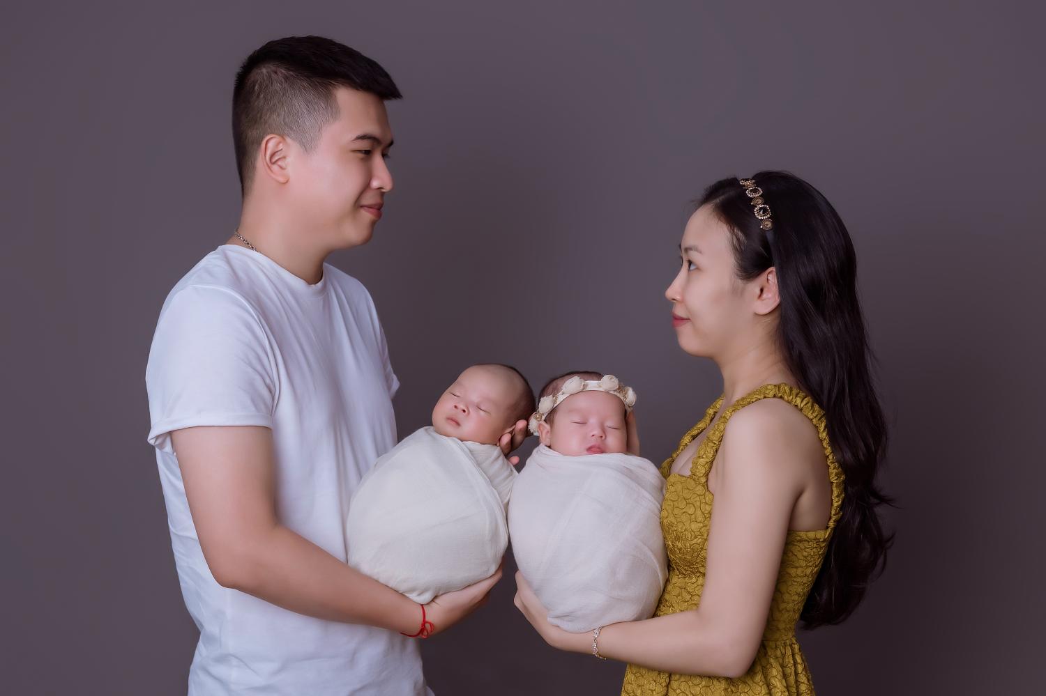 bé sinh đôi Huy Hà