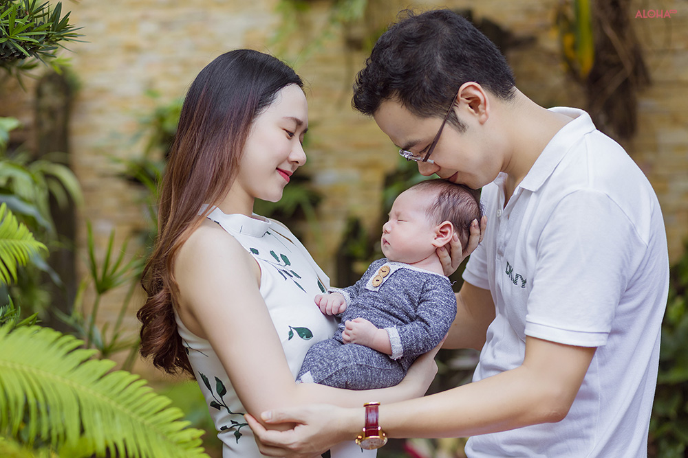 Chụp ảnh cùng gia đình trọng căn nhà ấm áp