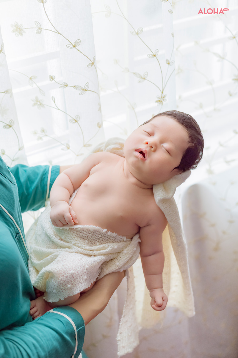 Tại sao không nên chụp hình cho trẻ sơ sinh?